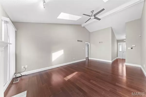 Florissant, MO 63031,2713 Chapel View DR