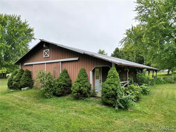 Hillsboro, IL 62049,717 Seyborn AVE