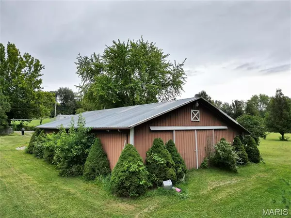 Hillsboro, IL 62049,717 Seyborn AVE