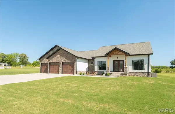 2508 Weathers LN, Dexter, MO 63841
