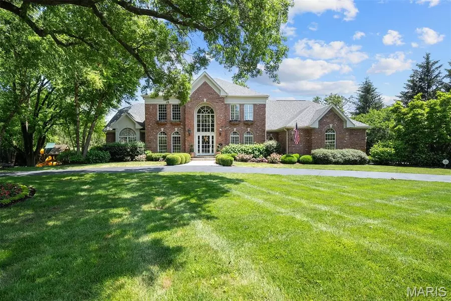 45 Ballas CT, Town And Country, MO 63131