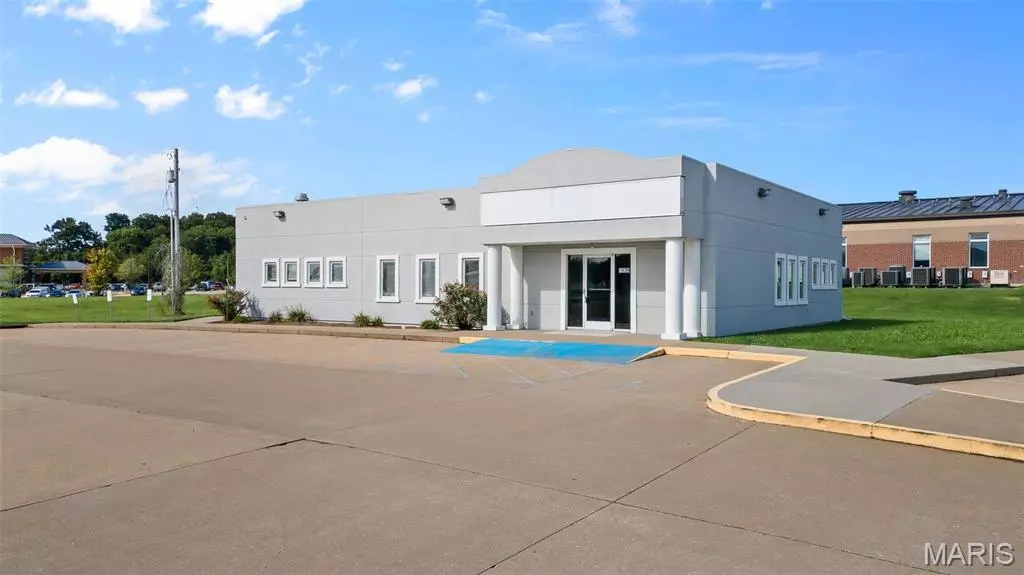 2439 Bloomfield RD, Cape Girardeau, MO 63703