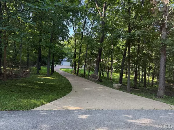 4135 Spring Valley Estates DR, Hillsboro, MO 63050