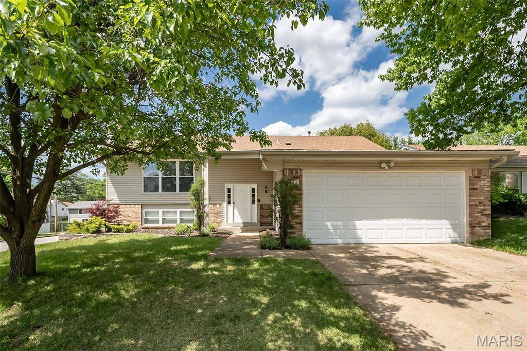 101 Holly Green DR, Ballwin, MO 63021