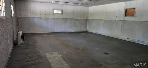 Carlyle, IL 62231,19002 US Highway 50