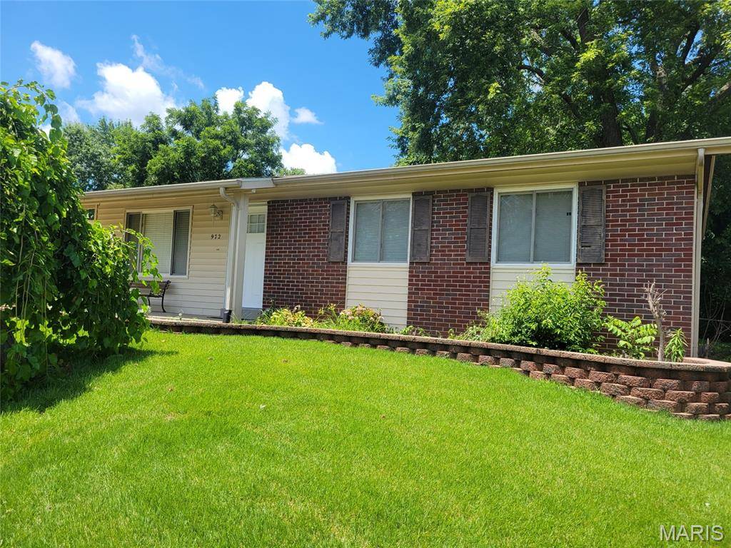 972 Marrisa DR, Florissant, MO 63031