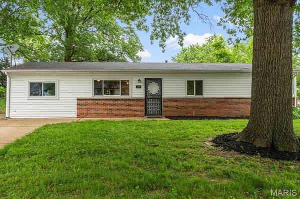 284 Ramsey LN,  Ballwin,  MO 63021