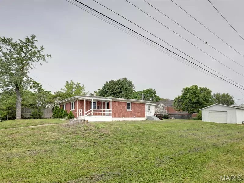 324 E Olive ST, Palmyra, MO 63461