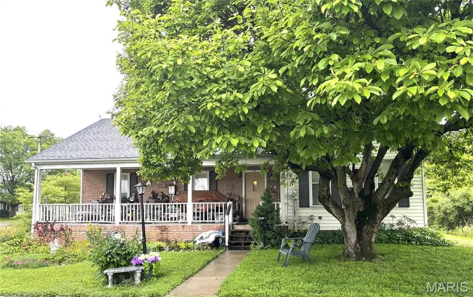 919 S 5th ST, Greenville, IL 62246