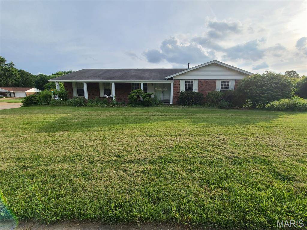 4023 Monsols DR, Florissant, MO 63034