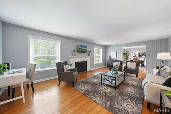 St Louis, MO 63117,9063 Monmouth DR