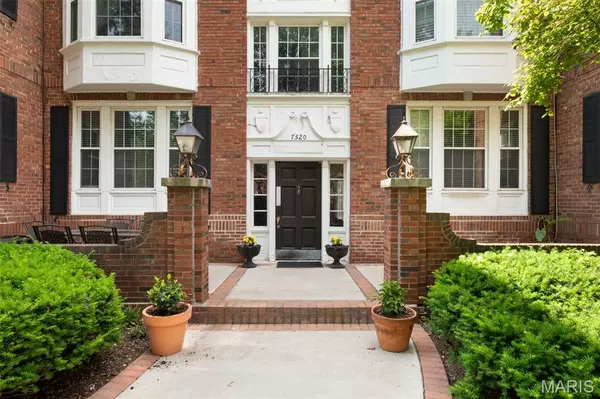 Clayton, MO 63105,7520 Oxford DR #3W