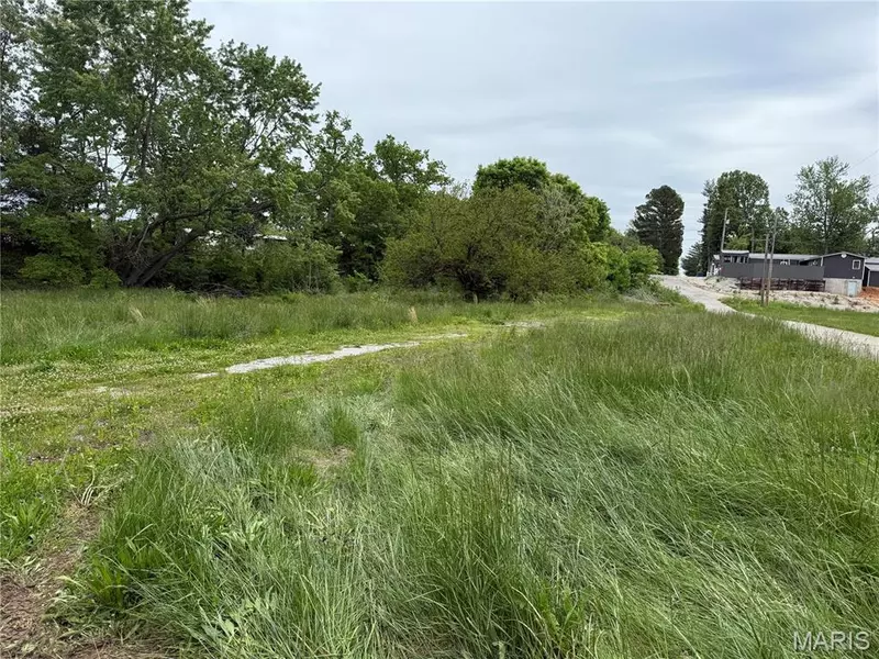 121 Orchard ST, Raymondville, MO 65555