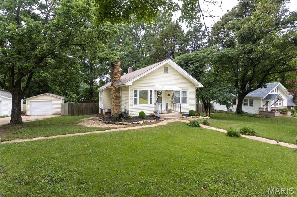 905 Edna AVE, St Louis, MO 63122