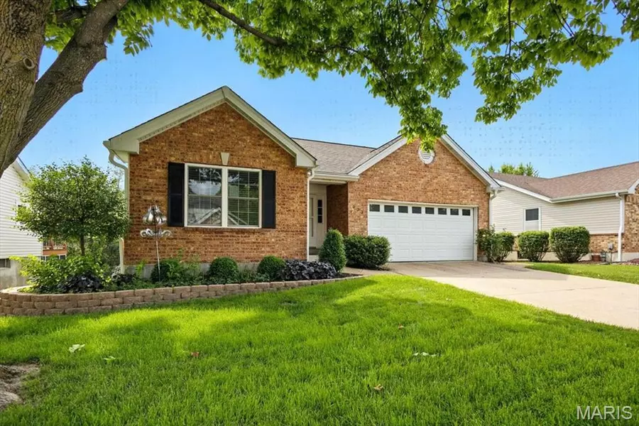 933 Claybend DR, Ballwin, MO 63011