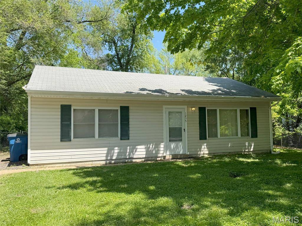 1235 Maple AVE, St Louis, MO 63138