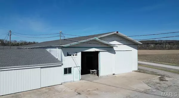 14891 New London Gravel, New London, MO 63459