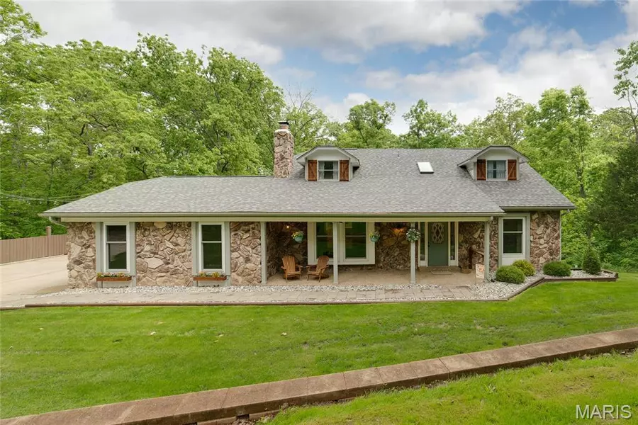 458 Old Colony RD, Defiance, MO 63341