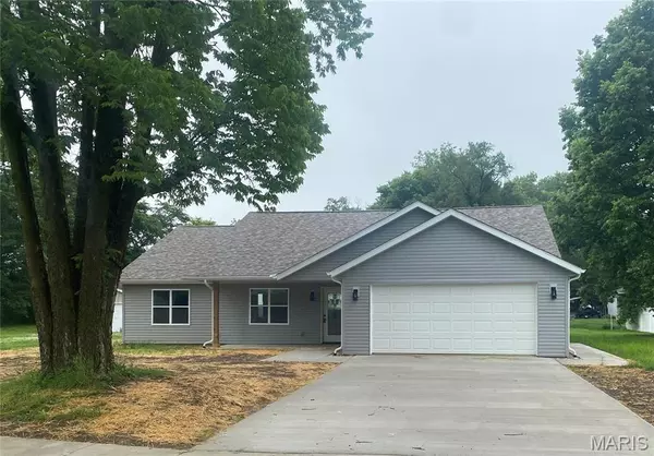 428 E Winter AVE, Greenville, IL 62246