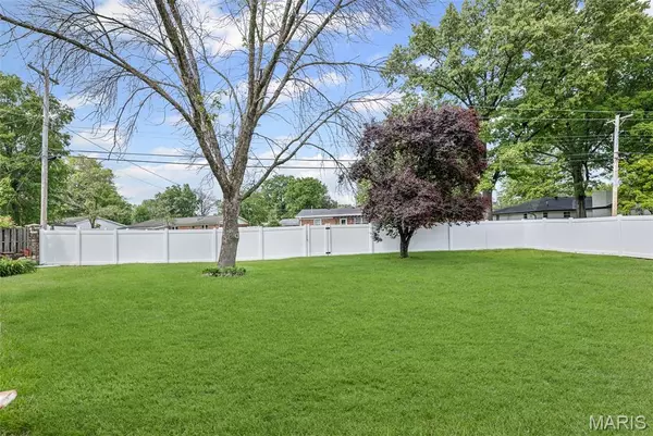 Alton, IL 62002,4301 Chantel DR