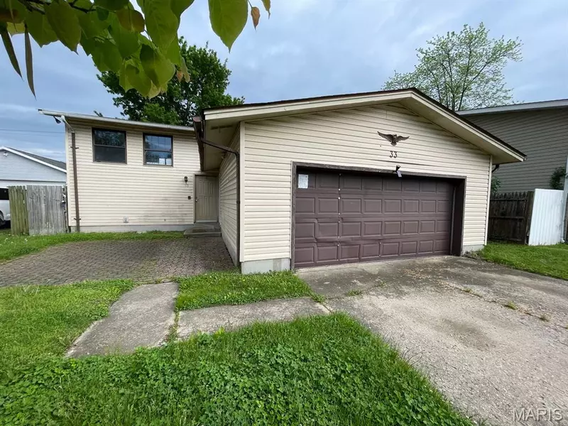 33 Briarcliff DR, Granite City, IL 62040