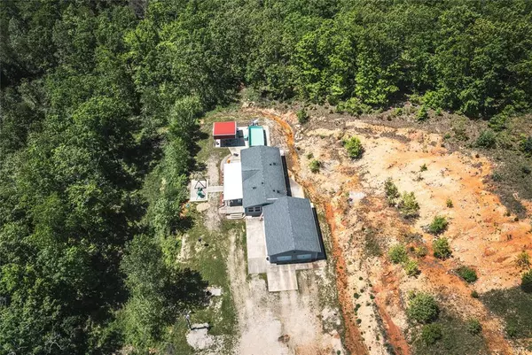 Bourbon, MO 65441,330 Farris Spur