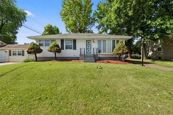 200 Saint Maurice LN, Florissant, MO 63031