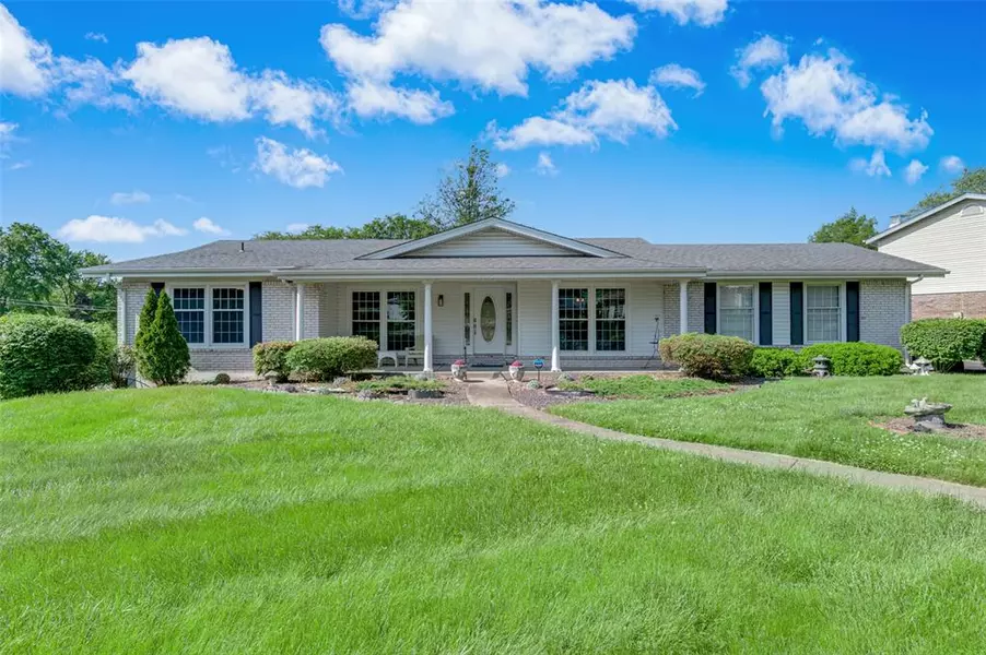 11100 Queensway DR, St Louis, MO 63146