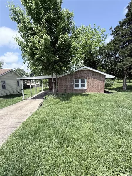 904 W Osage ST, Pacific, MO 63069