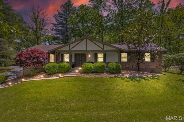 18320 Fleur De Lis DR, Florissant, MO 63034