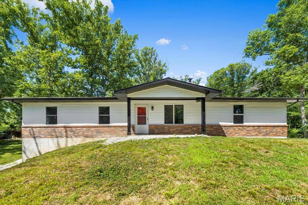 8708 Canyon LN, Dittmer, MO 63023