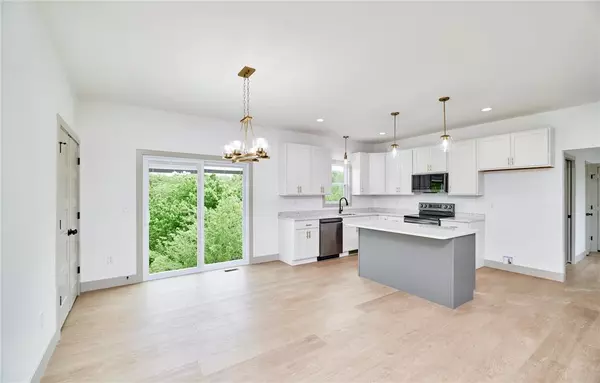 Hawk Point, MO 63349,4 Ashley LN