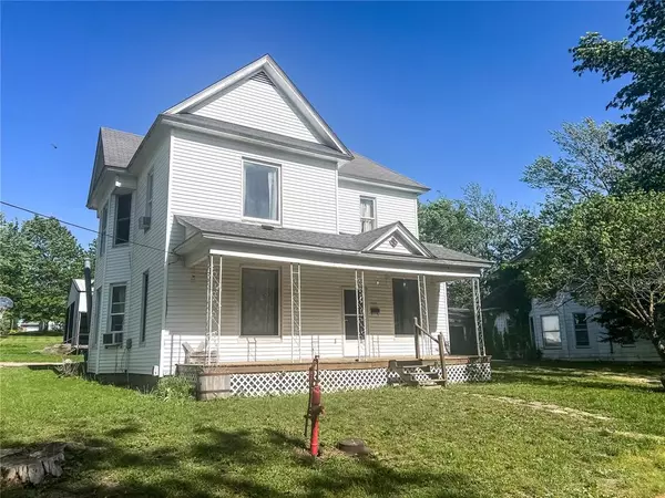 206 Buckner ST, Paris, MO 65275