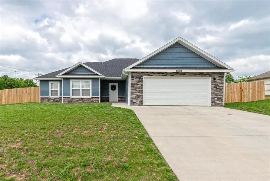 215 Andrews DR, St Robert, MO 65584