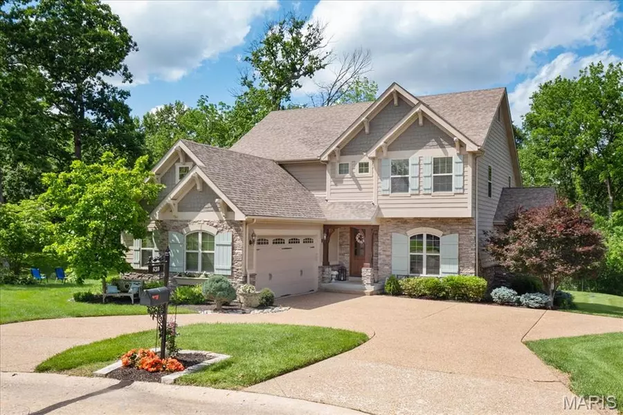 630 Pine Creek DR, Town And Country, MO 63017