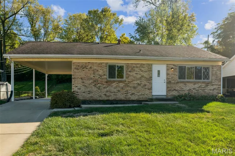 10814 Canter Way DR, St Louis, MO 63114