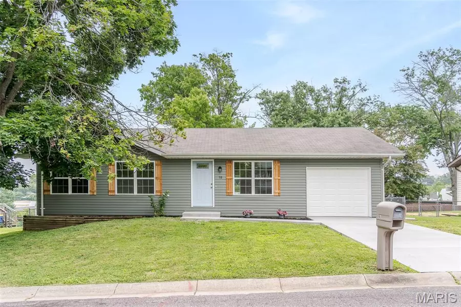 10 Jade LN, Washington, MO 63090