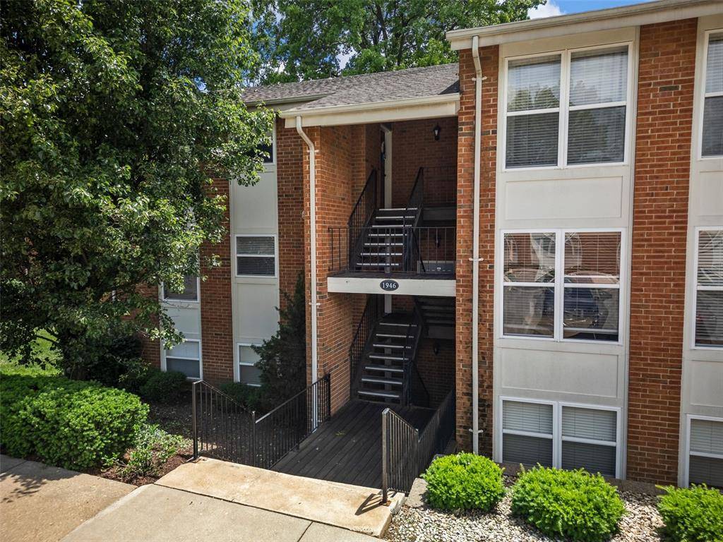1946 Greenpoint DR #101, Kirkwood, MO 63122