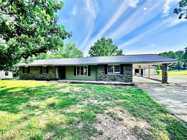 16646 Hardwood LN, St Robert, MO 65584