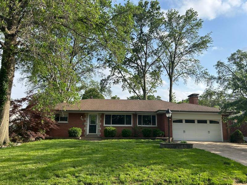 6100 Deerwood DR, St Louis, MO 63123