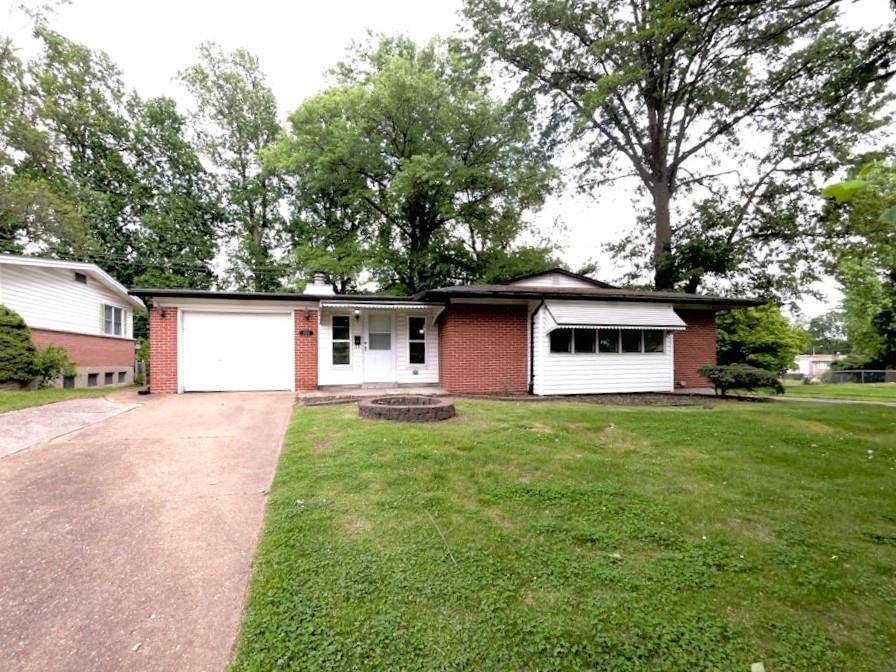 1590 Bay Meadows DR, Florissant, MO 63033