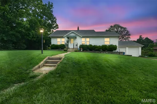 1944 Korando AVE, Overland, MO 63114