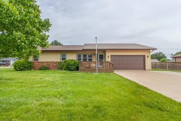 114 HOWARD DR, Lebanon, MO 65536
