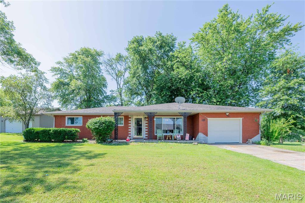 1302 Carribean DR, Edwardsville, IL 62025