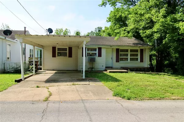 Poplar Bluff, MO 63901,1402 Spring ST