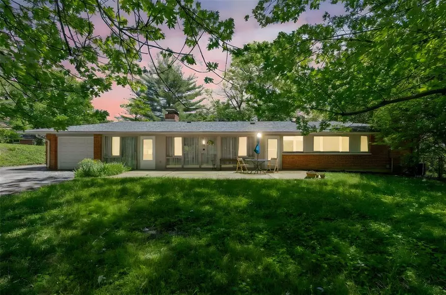 757 Elkington LN, Olivette, MO 63132