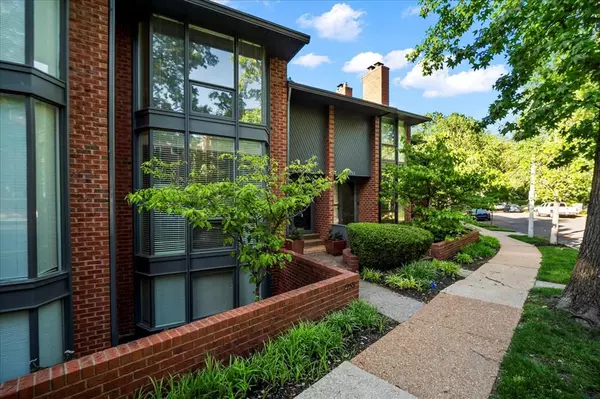 St Louis, MO 63105,7755 Kingsbury BLVD