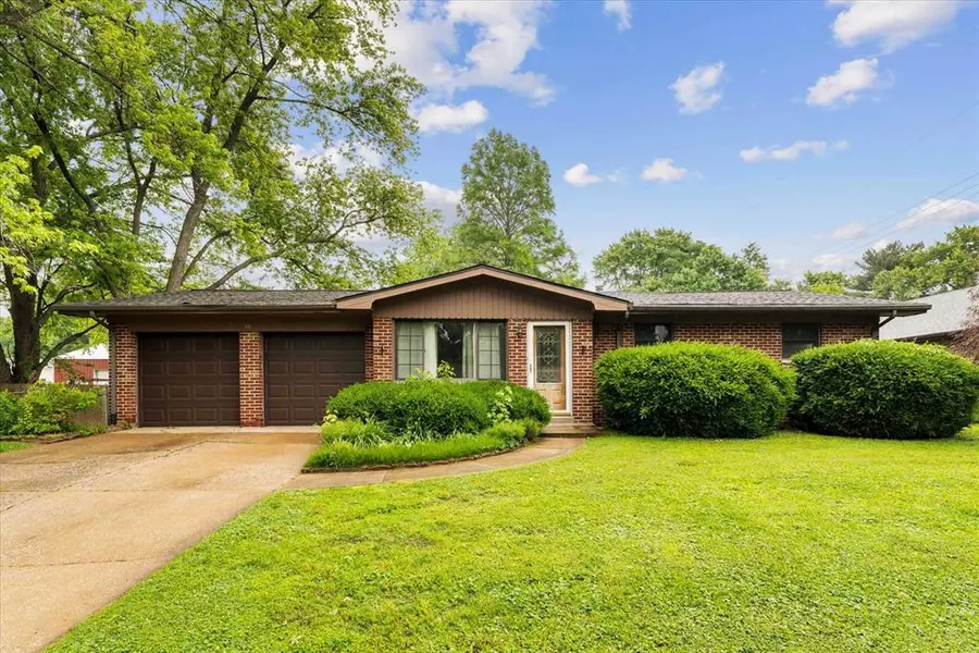 10 Kirby LN, Belleville, IL 62223