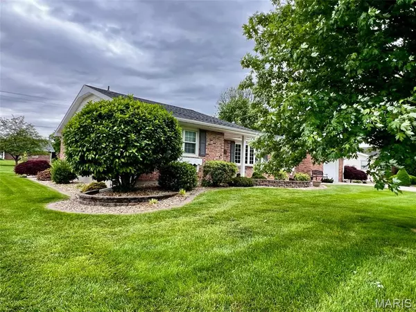 Palmyra, MO 63461,403 Sutton DR