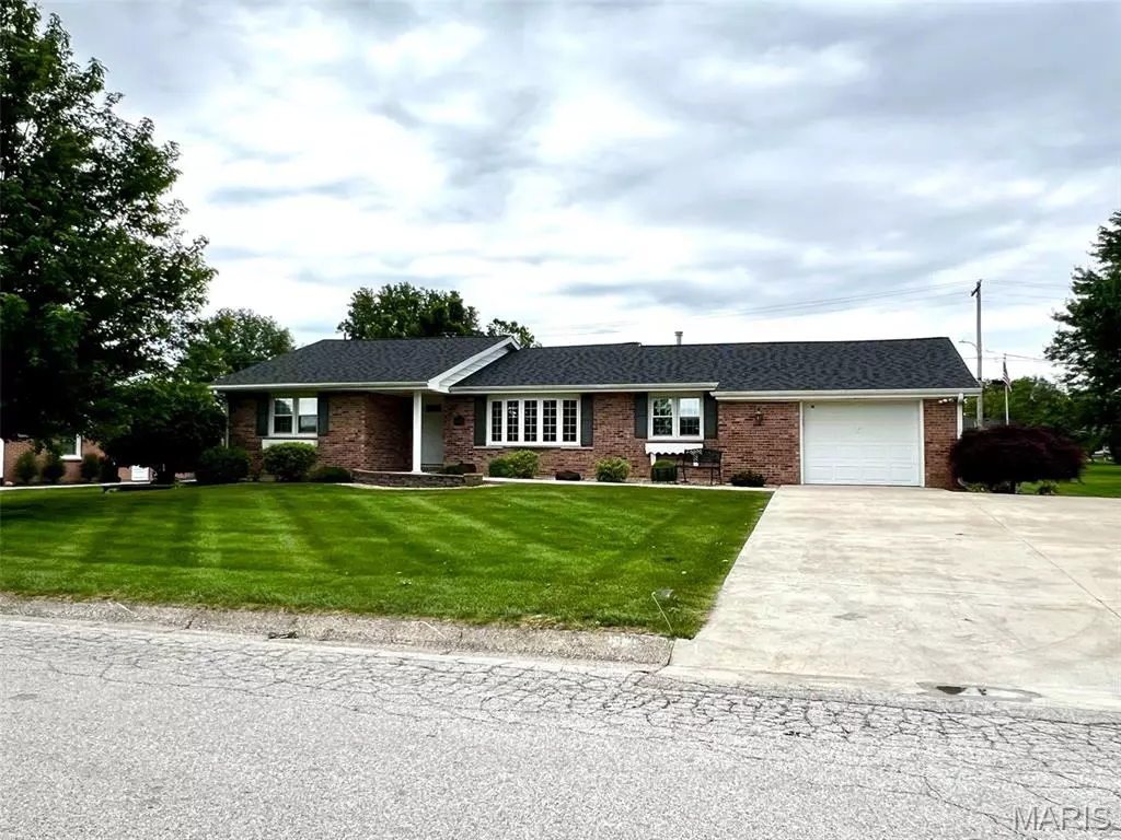 Palmyra, MO 63461,403 Sutton DR